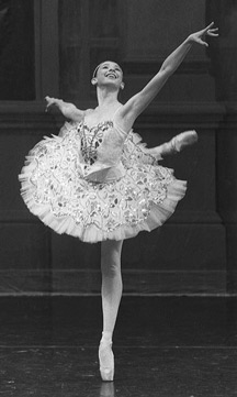 Julie Cherlow in Paquita